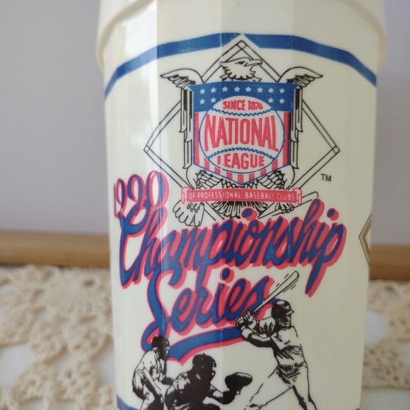 Vintage 1990 NLCS Plastic Cups - Picture 5 of 8